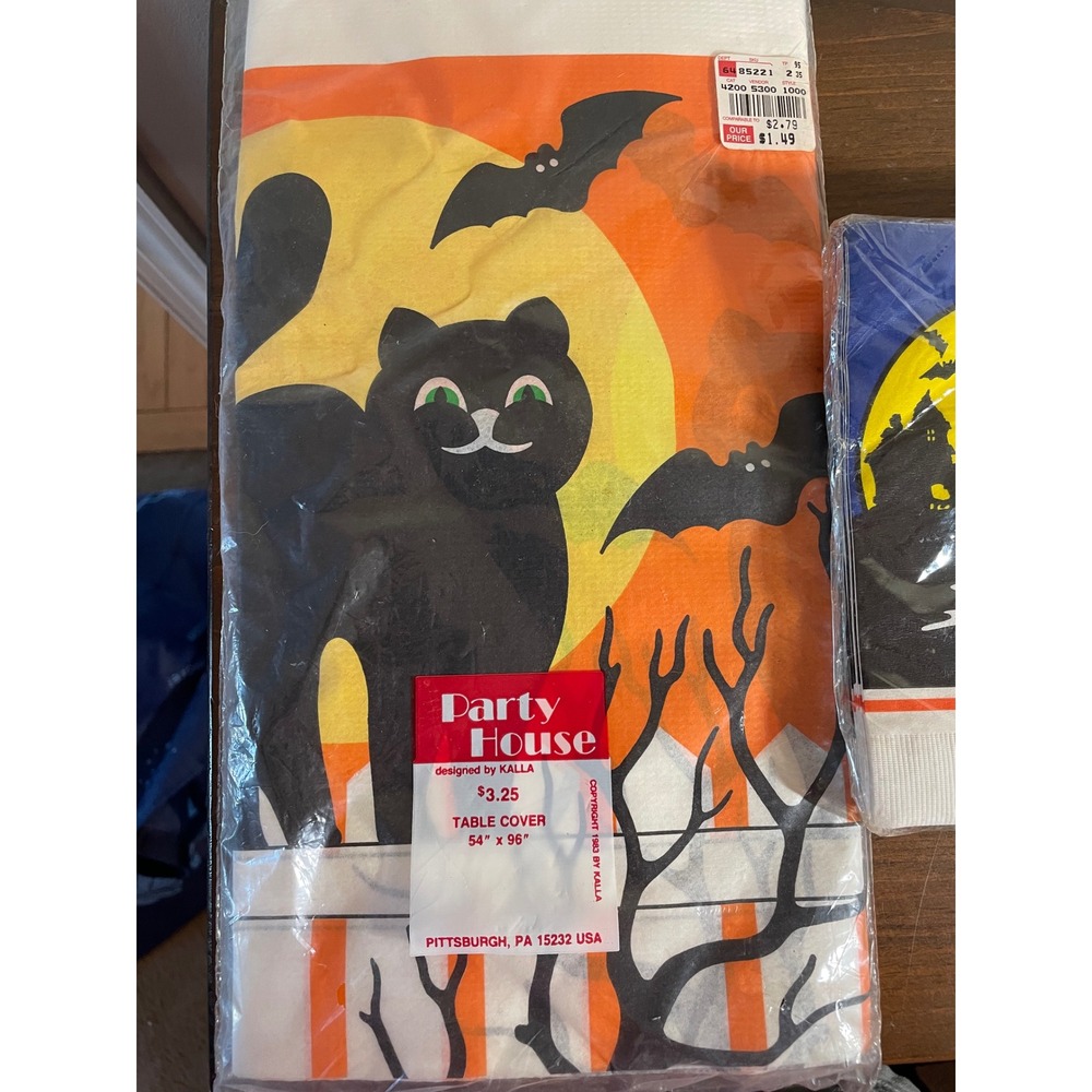 Vintage 1983 Halloween Party Set 2 Table Covers Black Cat Bats & Ghost Napkins - Picture 2 of 13